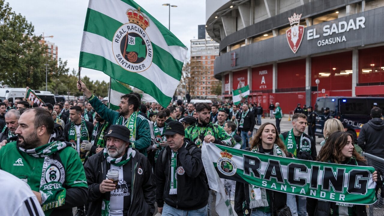 La policía intercepta a un grupo de ultras del Racing de Santander en Pamplona con palos de escoba