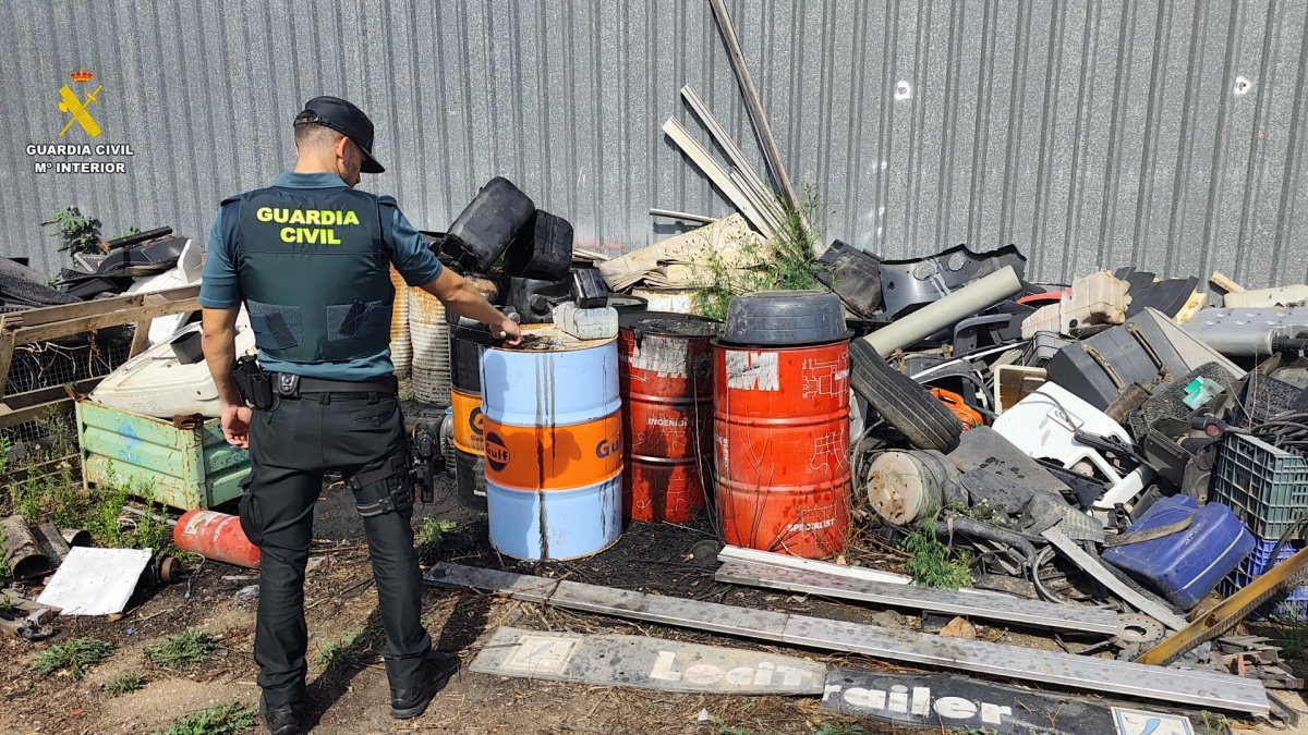 La Guardia Civil desmantela un taller mecánico ilegal en Amposta