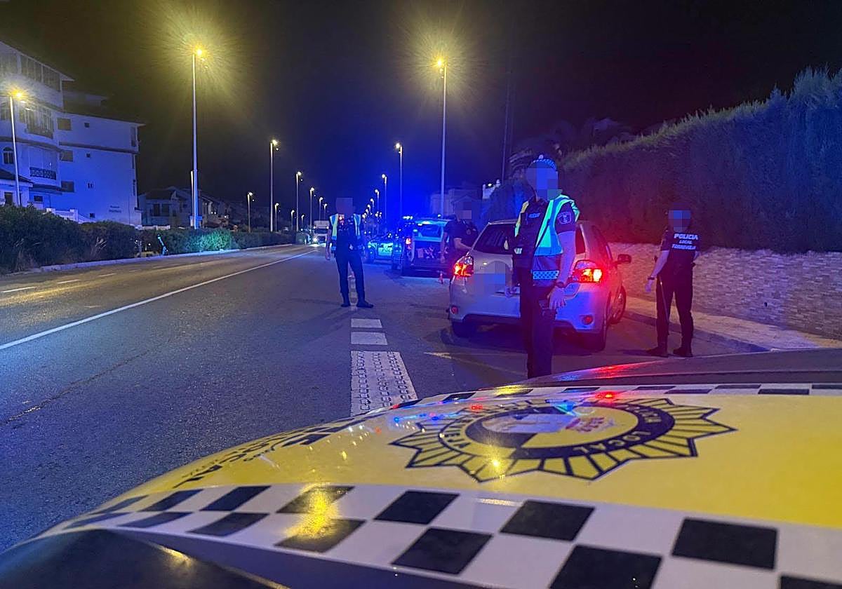 Un control de tráfico en un municipio de Alicante destapa un alijo de más de 300 pares de zapatillas rumbo al 'top manta'