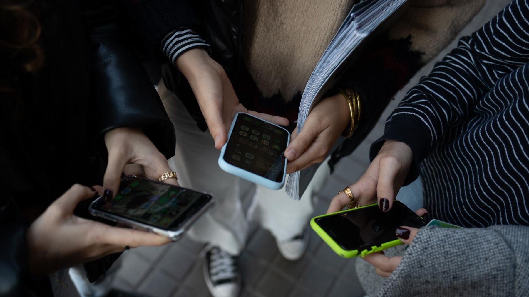 Policía Nacional alerta a las familias navarras sobre las cuentas 'curis' y los riesgos de humillar a través del anonimato