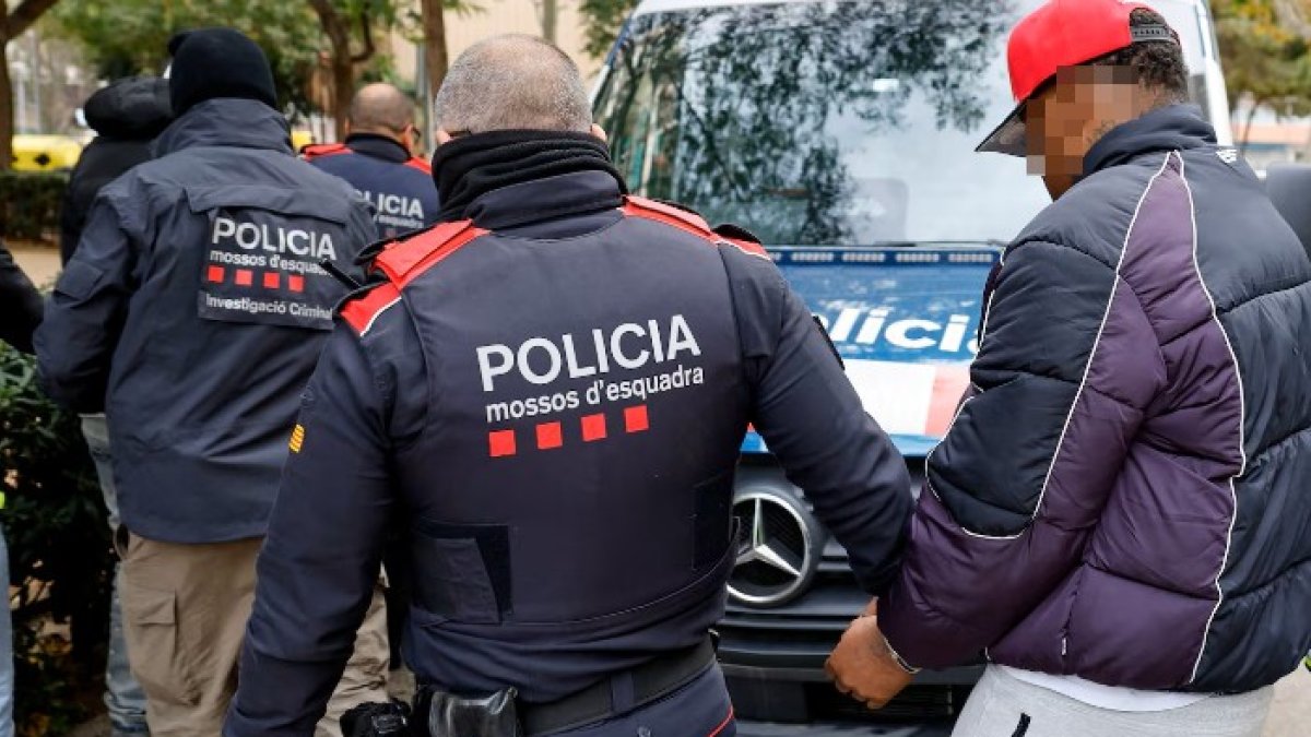 Los Mossos d’Esquadra Lanzan el Pla Proa para Combatir Grupos Juveniles Violentos en Catalunya