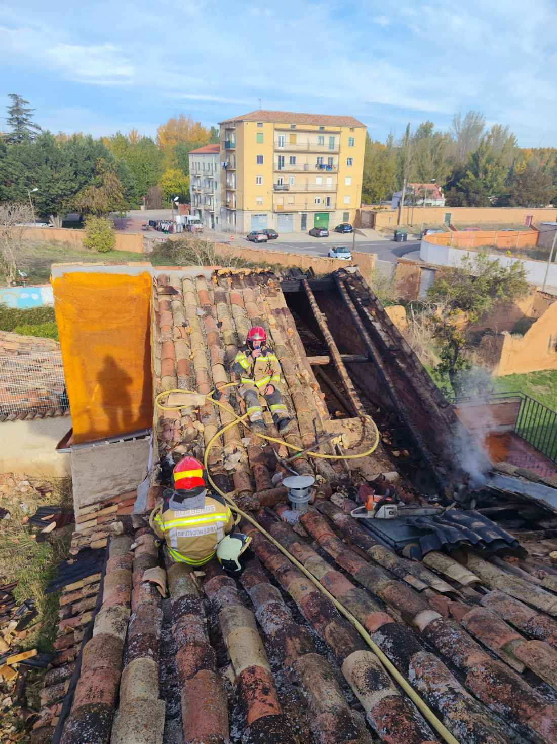 Los bomberos de Diputación sofocan incendio en chimenea de casa de Almazán