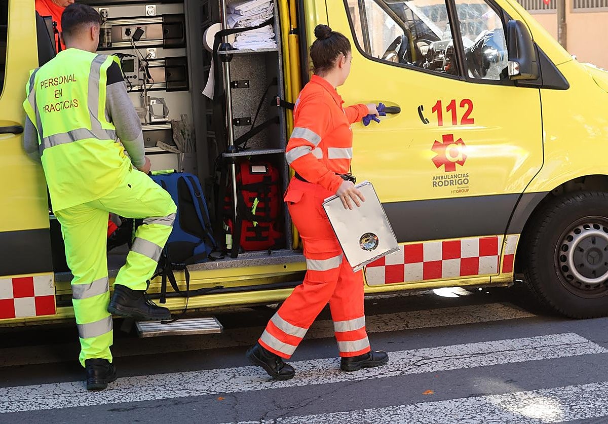 Hospitalizada una mujer en Salamanca tras quedar atrapada en una máquina sembradora