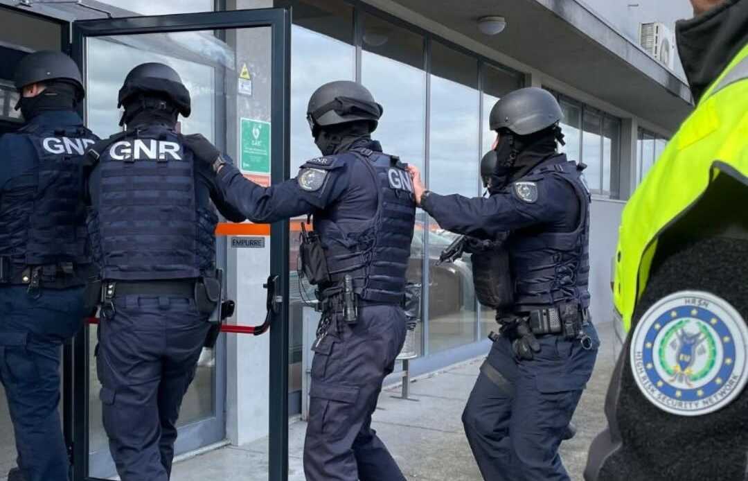 Encañonan a dos guardias tras confundirlos con narcos en una operación contra el petaqueo