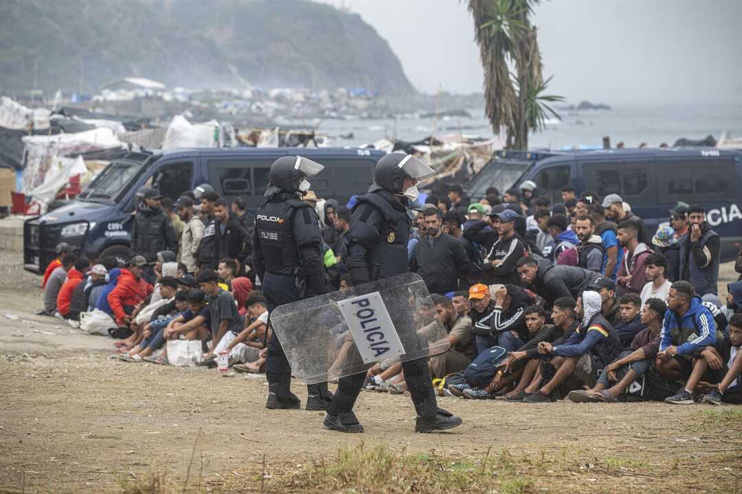 Golpe policial a los pisos patera en Ceuta: dos detenidos y un centenar de migrantes localizados
