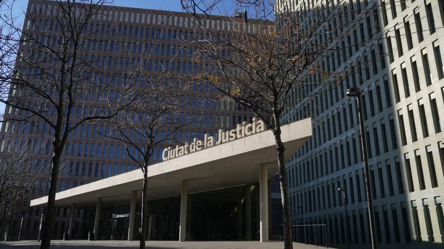 El padre del bebé maltratado niega hacerle daño "conscientemente" pero no descarta una negligencia