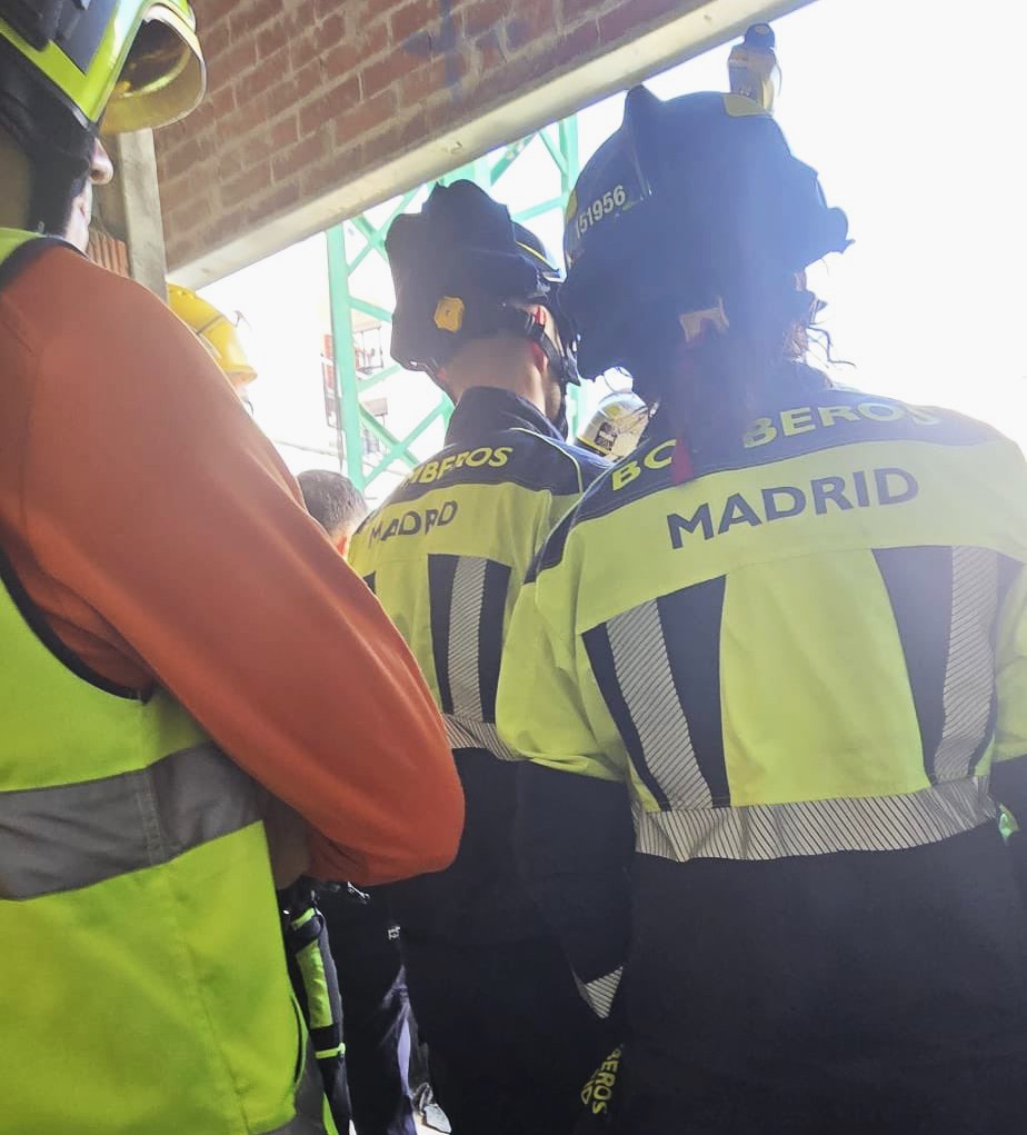 Rescatan a un camionero tras un accidente en la M-50