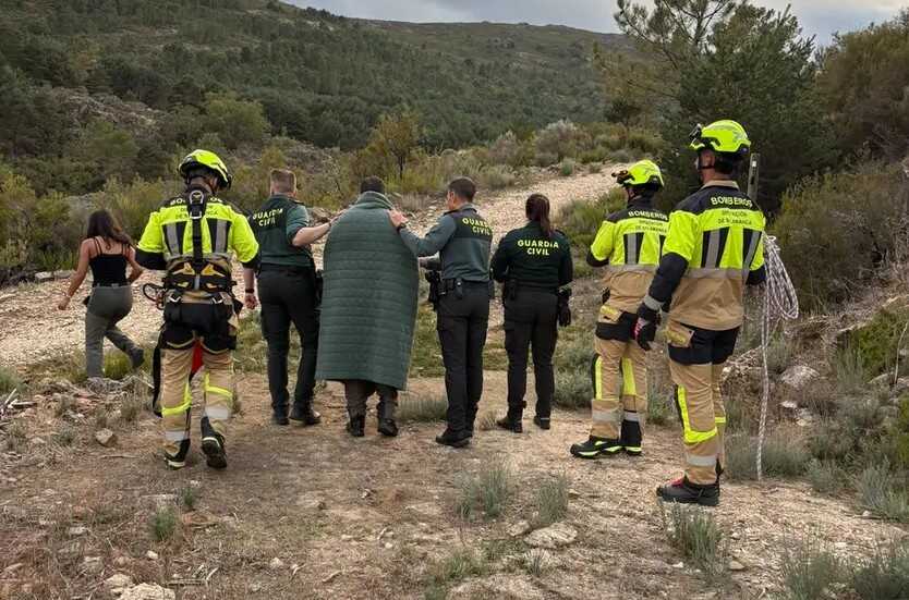 Un hombre cae en un pozo de una mina al intentar salvar a su perro