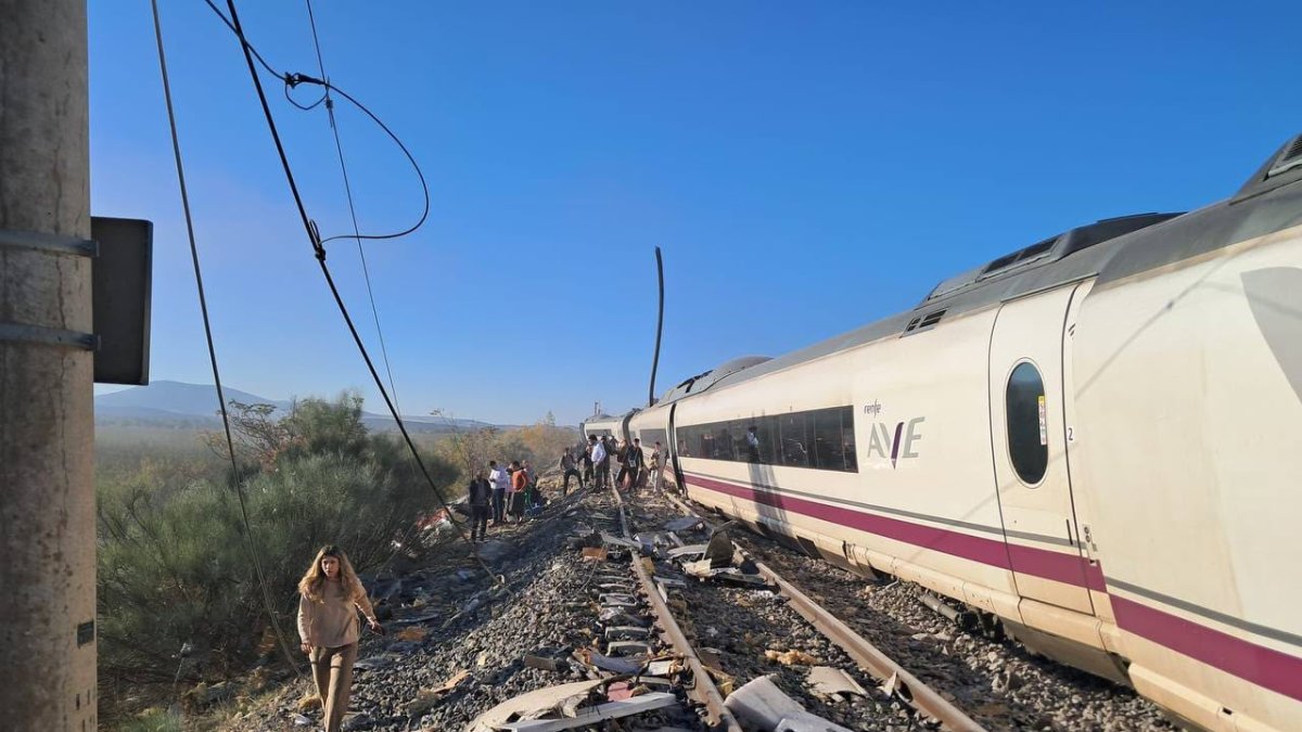 Adif analiza todos sus sistemas para identificar la causa del accidente de trenes en Toledo