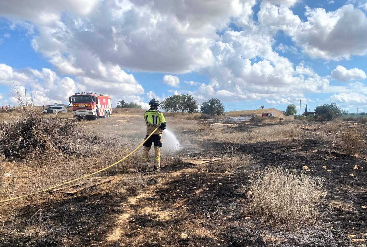 Muere un hombre mientras realizaba una quema de rastrojos en el paraje de los Guardianes, en Totana