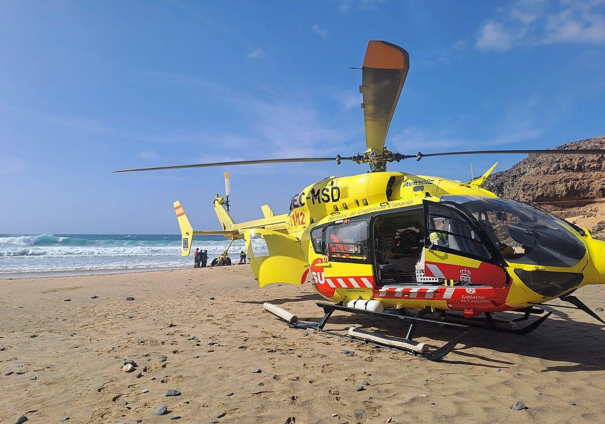 Muere un hombre de 54 años tras ser rescatado del mar en La Oliva