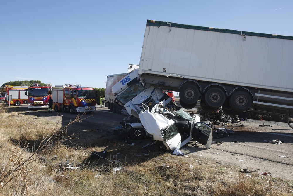 Un muerto y seis heridos, uno muy grave, en la A-62