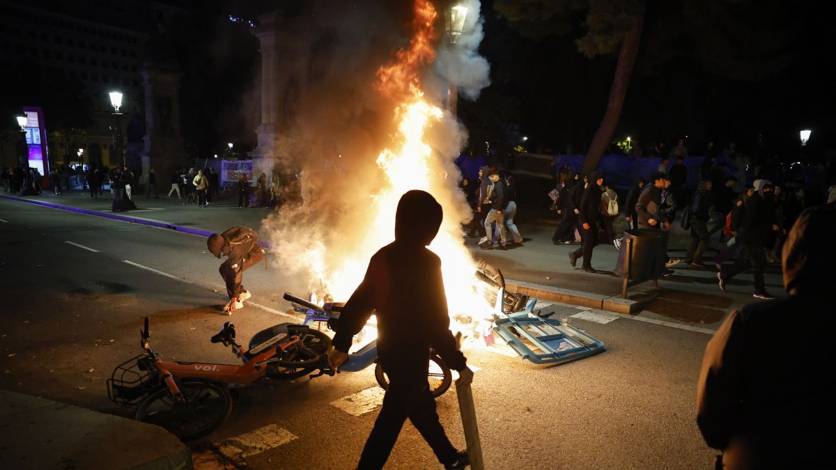 Treinta de los 51 detenidos por los disturbios de Barcelona quedan en libertad provisional