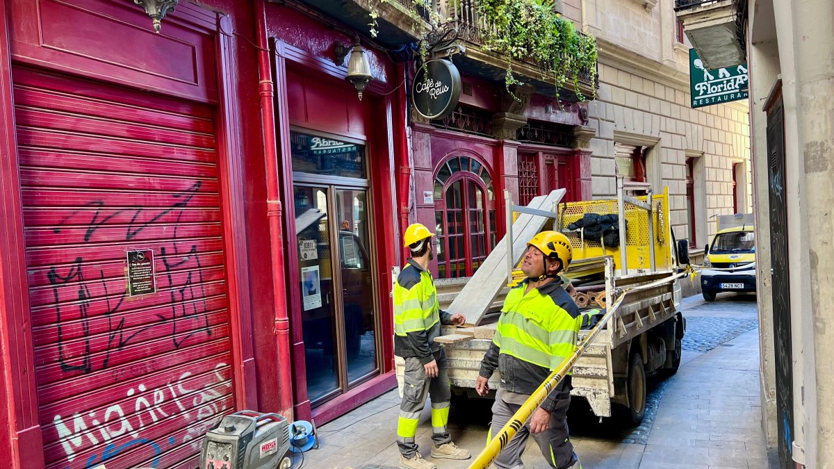 Urgente: El Cafè de Reus apuntalado por riesgo de derrumbe tras filtraciones de agua