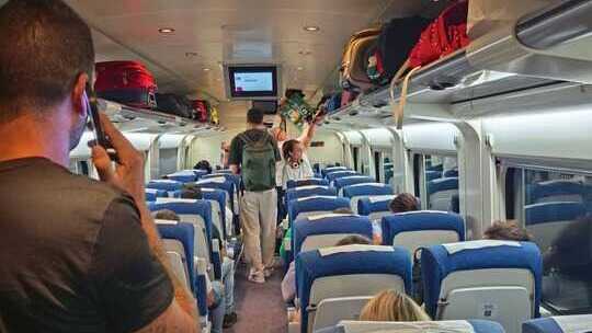 Usuarios denuncian nuevo retraso en el tren Madrid-Huelva en pleno Día de la Hispanidad