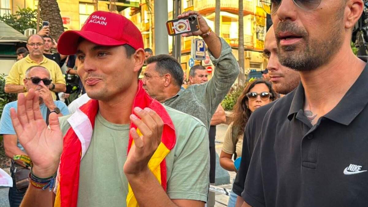 El agitador Vito Quiles anuncia su regreso a Pamplona con un acto en la Plaza del Castillo tras los graves disturbios de 2025