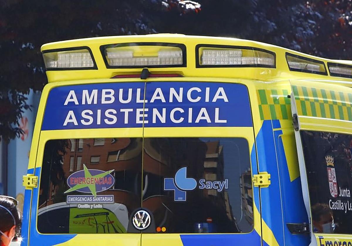 El vuelco de un camión en Burgos deja un herido y una fuga de líquidos en una carretera regional