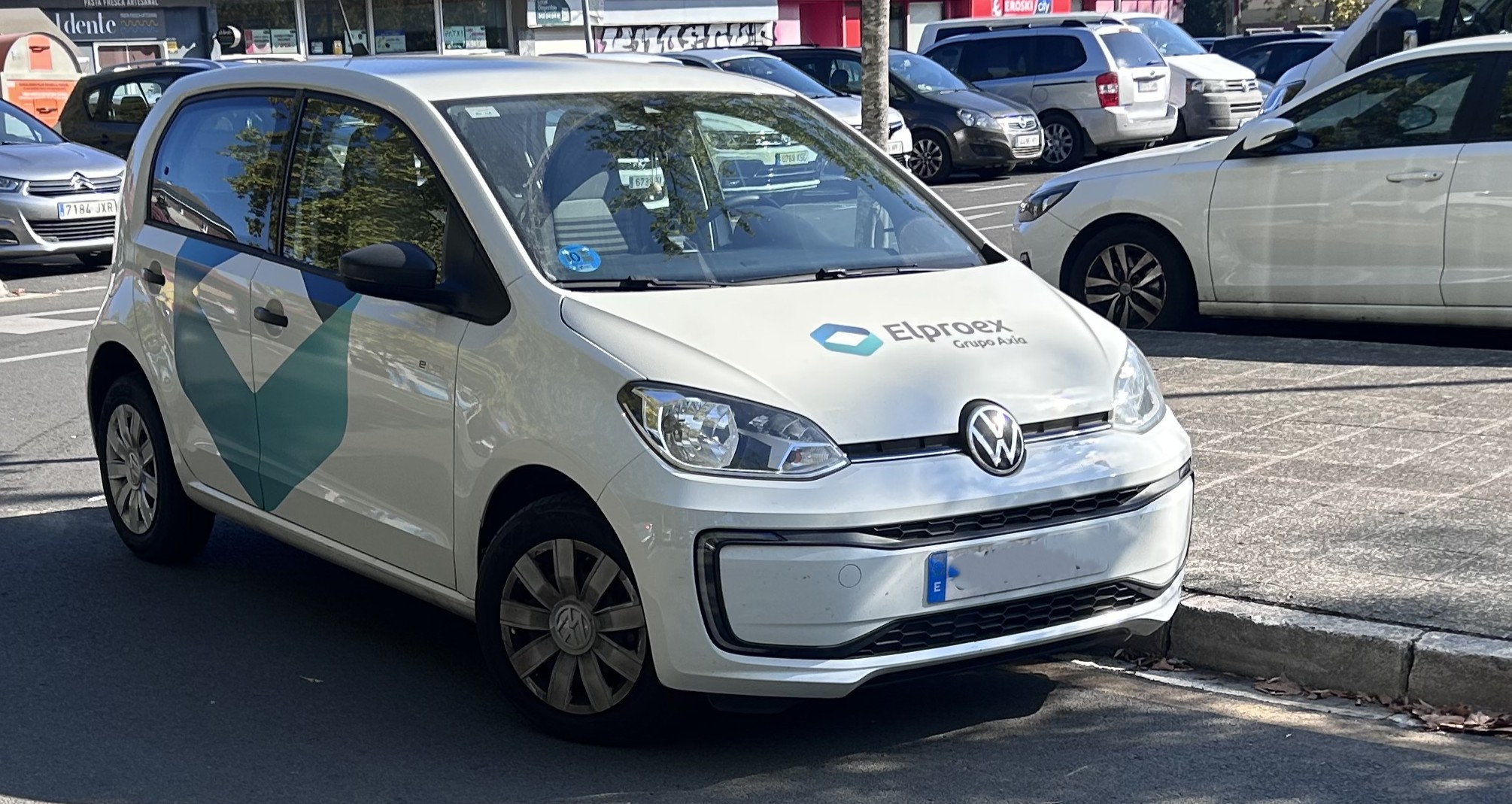 Elproex también aparca ‘donde le sale’ en Vitoria