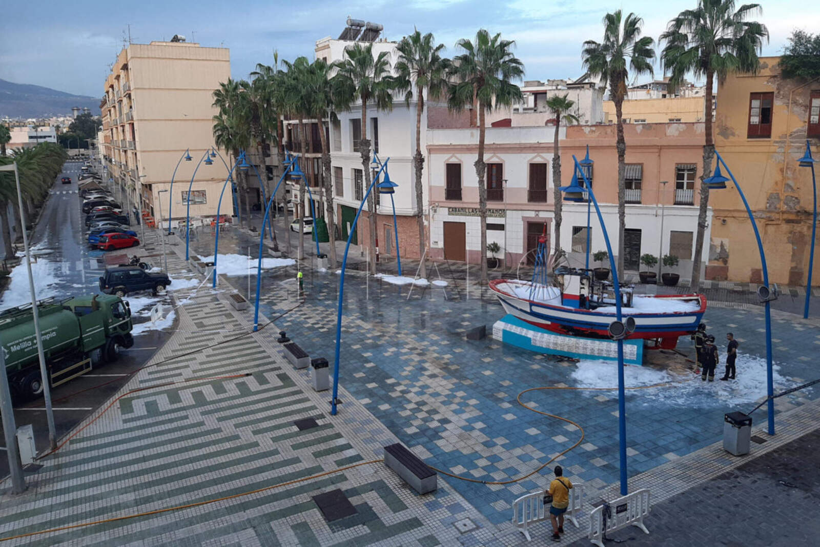 "Incendio en el monumento a los pescadores de Melilla desata investigaciones y alarma por oleada de fuegos en la ciudad"