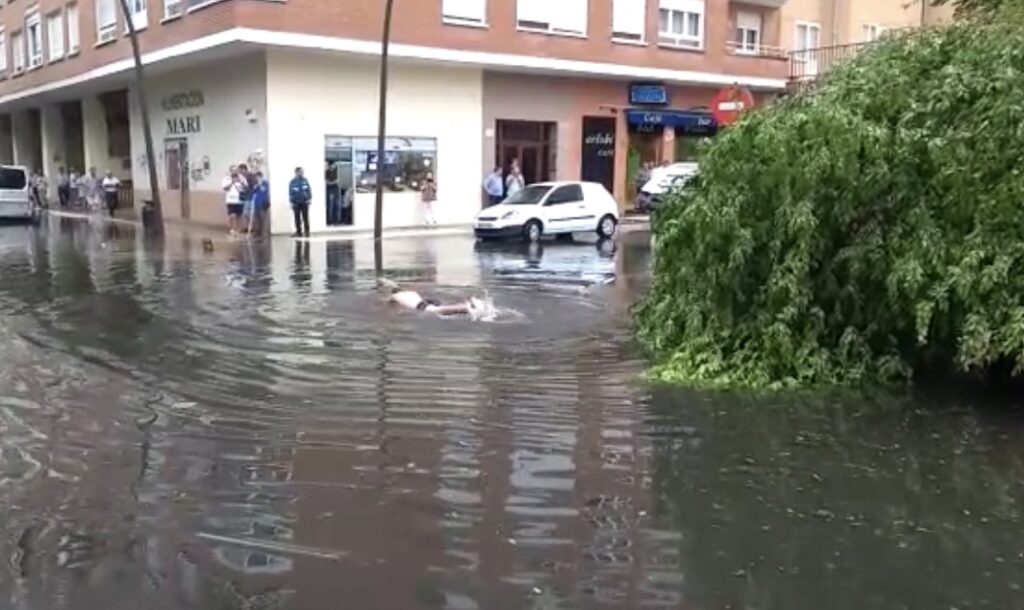 ¡Inundaciones! Vitoria nadó en calzoncillos, Bilbao pudorosa